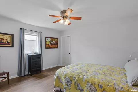 302 W Sylvester St, Christopher, IL 62822 photo 8