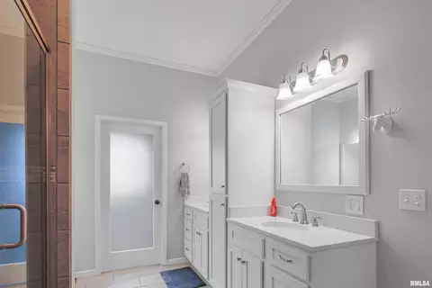 302 W Sylvester St, Christopher, IL 62822 photo 17