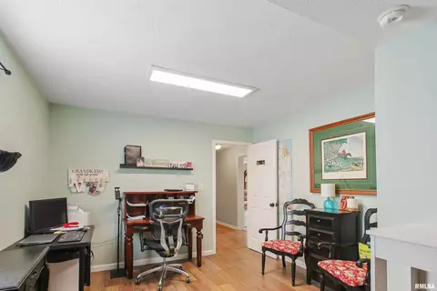 302 W Sylvester St, Christopher, IL 62822 photo 10
