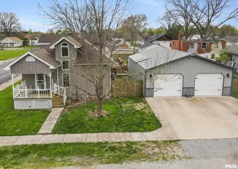 302 W Sylvester St, Christopher, IL 62822 photo 3