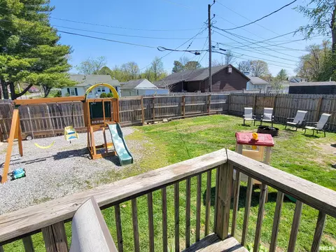 1122 Rider St, Flora, IL 62839 photo 4