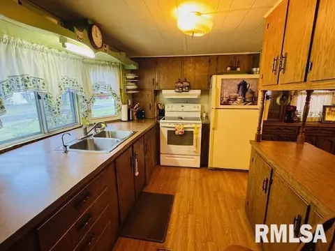 1305 S Maple St, Centralia, IL 62801 photo 3