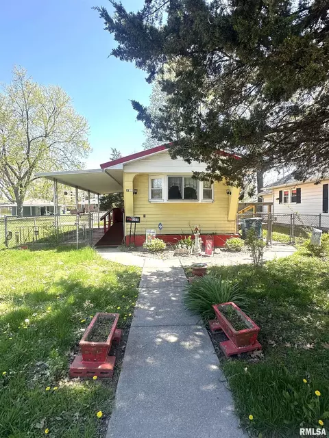 1305 S Maple St, Centralia, IL 62801