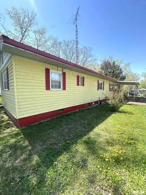 1305 S Maple St, Centralia, IL 62801 photo 2