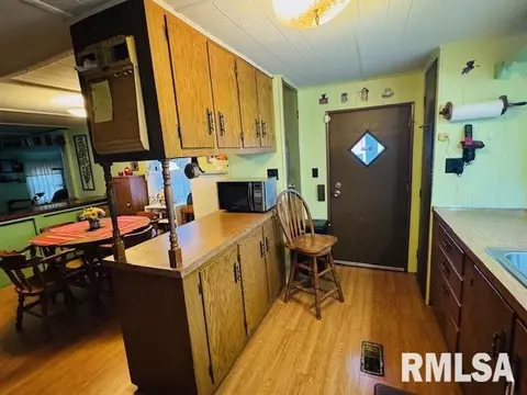 1305 S Maple St, Centralia, IL 62801 photo 4