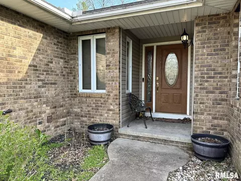 3 Suburban Dr, Murphysboro, IL 62966 photo 2