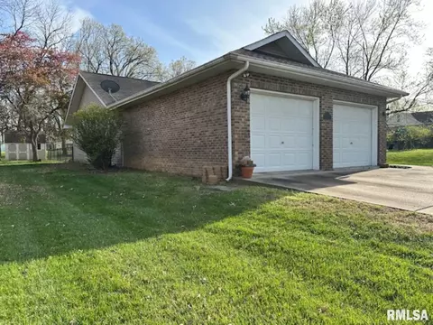 3 Suburban Dr, Murphysboro, IL 62966 photo 3