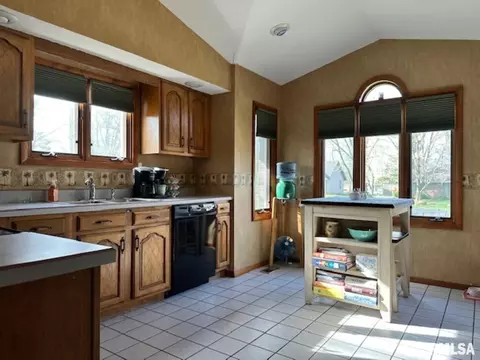 3 Suburban Dr, Murphysboro, IL 62966 photo 10