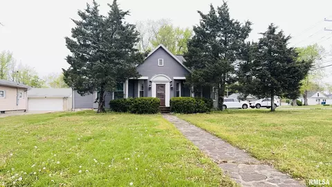 1109 E Saint Louis St, West Frankfort, IL 62896