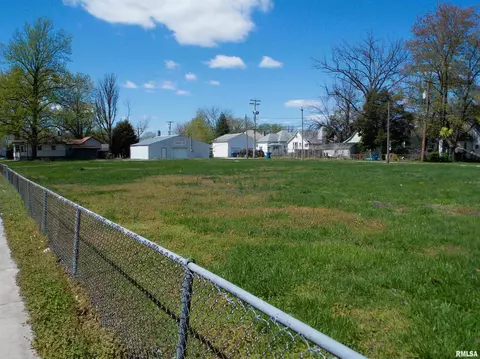 838 E 2nd St, Centralia, IL 62801 photo 1