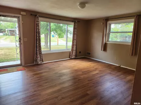 2809 Cherry St, Mount Vernon, IL 62864 photo 2
