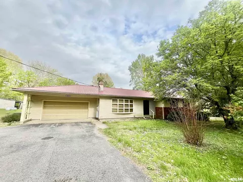 811 S Main St, Grand Chain, IL 62941
