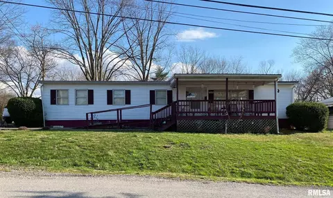 211 E Olive St, Mcleansboro, IL 62859