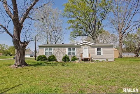 102 E Woolcott St, Harrisburg, IL 62946