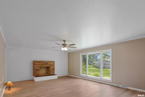 1813 Smith St, Eldorado, IL 62930 photo 7