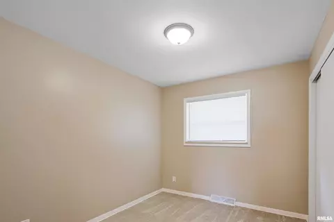 1813 Smith St, Eldorado, IL 62930 photo 14