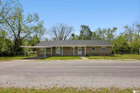 1813 Smith St, Eldorado, IL 62930