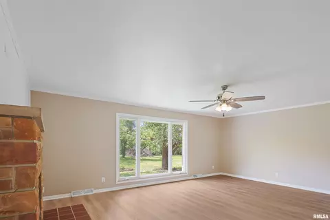 1813 Smith St, Eldorado, IL 62930 photo 8
