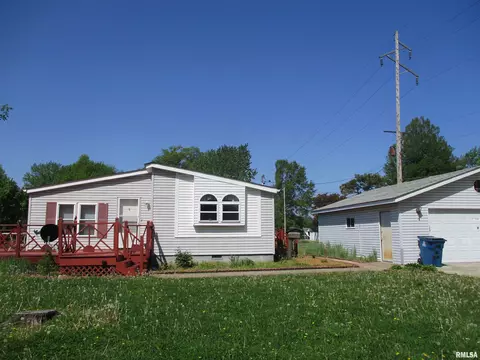 911 N Buchanan St, Benton, IL 62812 photo 3