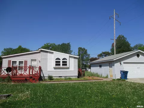 911 N Buchanan St, Benton, IL 62812 photo 4