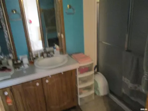 911 N Buchanan St, Benton, IL 62812 photo 16