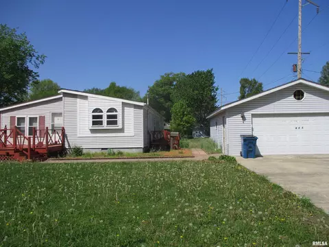911 N Buchanan St, Benton, IL 62812 photo 5