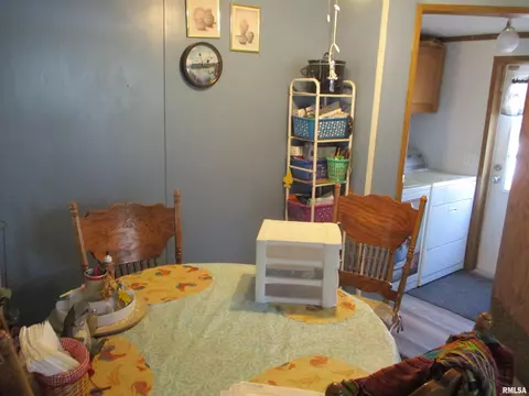 911 N Buchanan St, Benton, IL 62812 photo 9