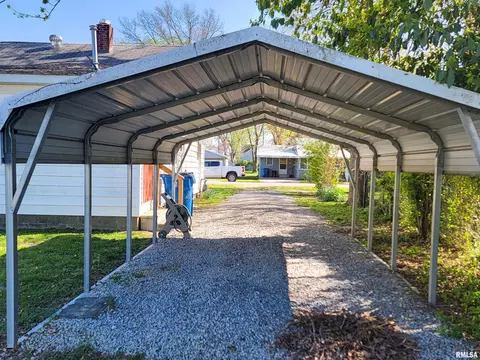 439 Fair Ave, Flora, IL 62839 photo 2