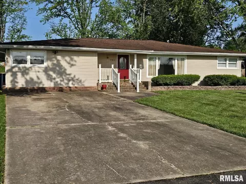 701 Stinson Dr, Mount Vernon, IL 62864
