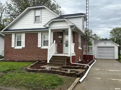 505 Saint Clair St, Altamont, IL 62411