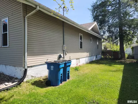 608 S Thomas St, Christopher, IL 62822 photo 2