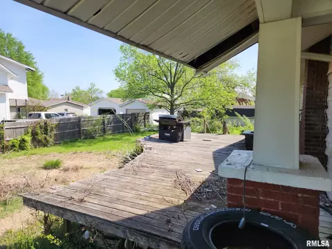608 S Thomas St, Christopher, IL 62822 photo 3