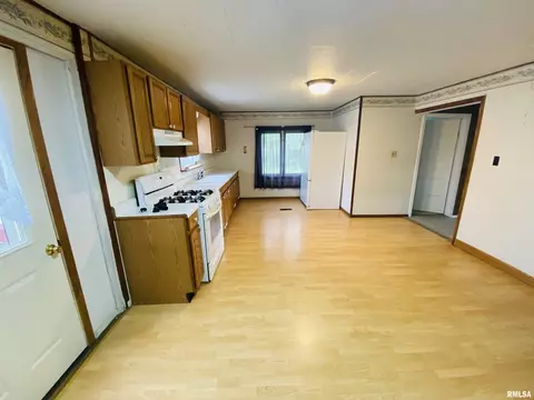 605 N Cedar St, Sandoval, IL 62882 photo 6
