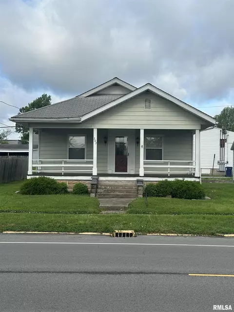 303 S Main St, Pinckneyville, IL 62274