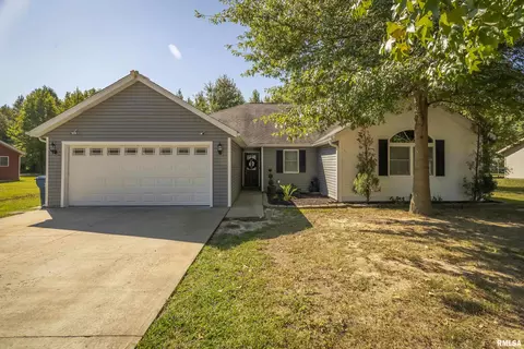305 Noah Ln, Carterville, IL 62918