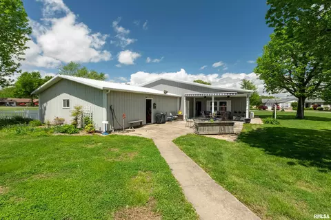 24 Karen Dr, Christopher, IL 62822 photo 2