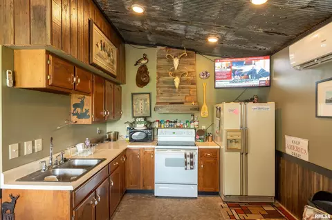 24 Karen Dr, Christopher, IL 62822 photo 38