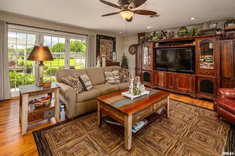 24 Karen Dr, Christopher, IL 62822 photo 18