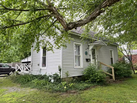 621 S 6th St, Herrin, IL 62948 photo 4