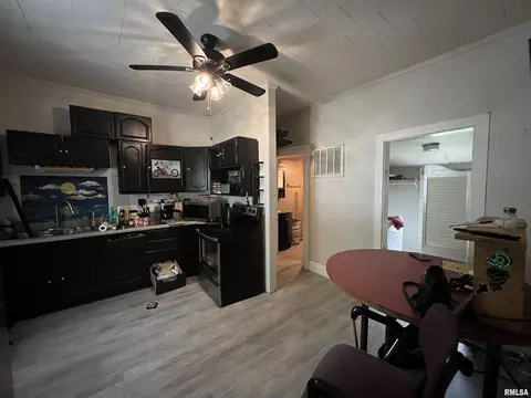 621 S 6th St, Herrin, IL 62948 photo 9