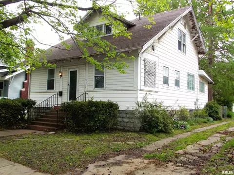 327 Linden Ave, Centralia, IL 62801