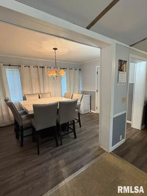406 Church St, Christopher, IL 62822 photo 2