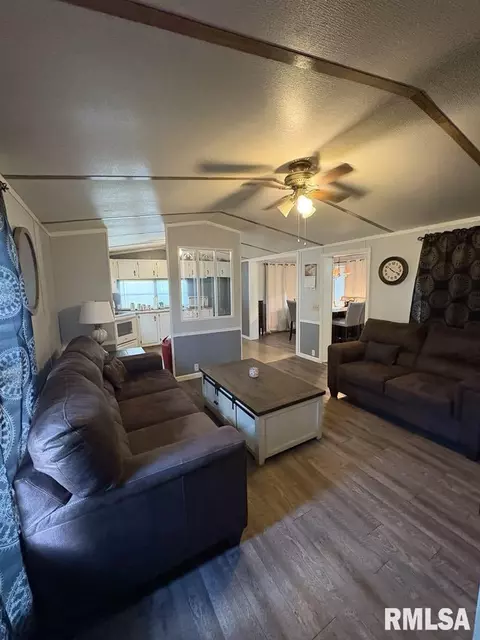 406 Church St, Christopher, IL 62822 photo 7