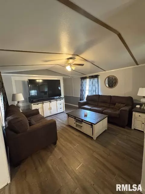 406 Church St, Christopher, IL 62822 photo 6
