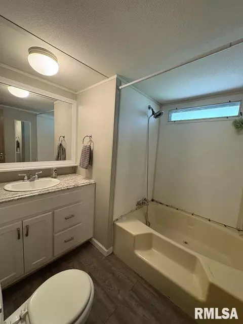 406 Church St, Christopher, IL 62822 photo 11