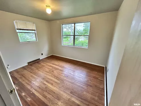 104 W Maple St, Cobden, IL 62920 photo 7