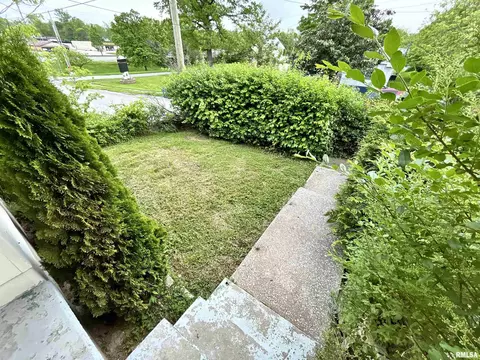 104 W Maple St, Cobden, IL 62920 photo 6