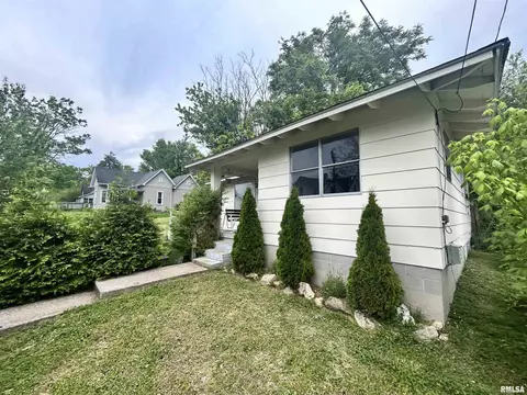 104 W Maple St, Cobden, IL 62920 photo 2