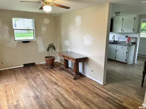 104 W Maple St, Cobden, IL 62920 photo 12