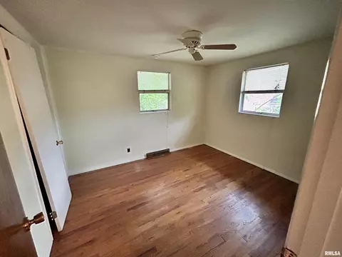 104 W Maple St, Cobden, IL 62920 photo 9